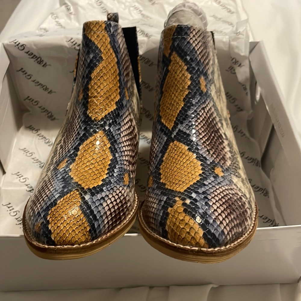 NIB never worn snakeskin print booties